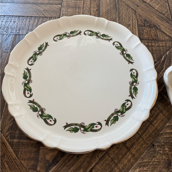 Royal Limited Holly Holiday serving dishes - Picture 3 of 10